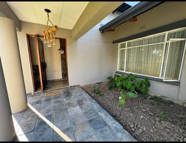 3 BEDROOM HOUSE FOR SALE IN KEMPTON PARK